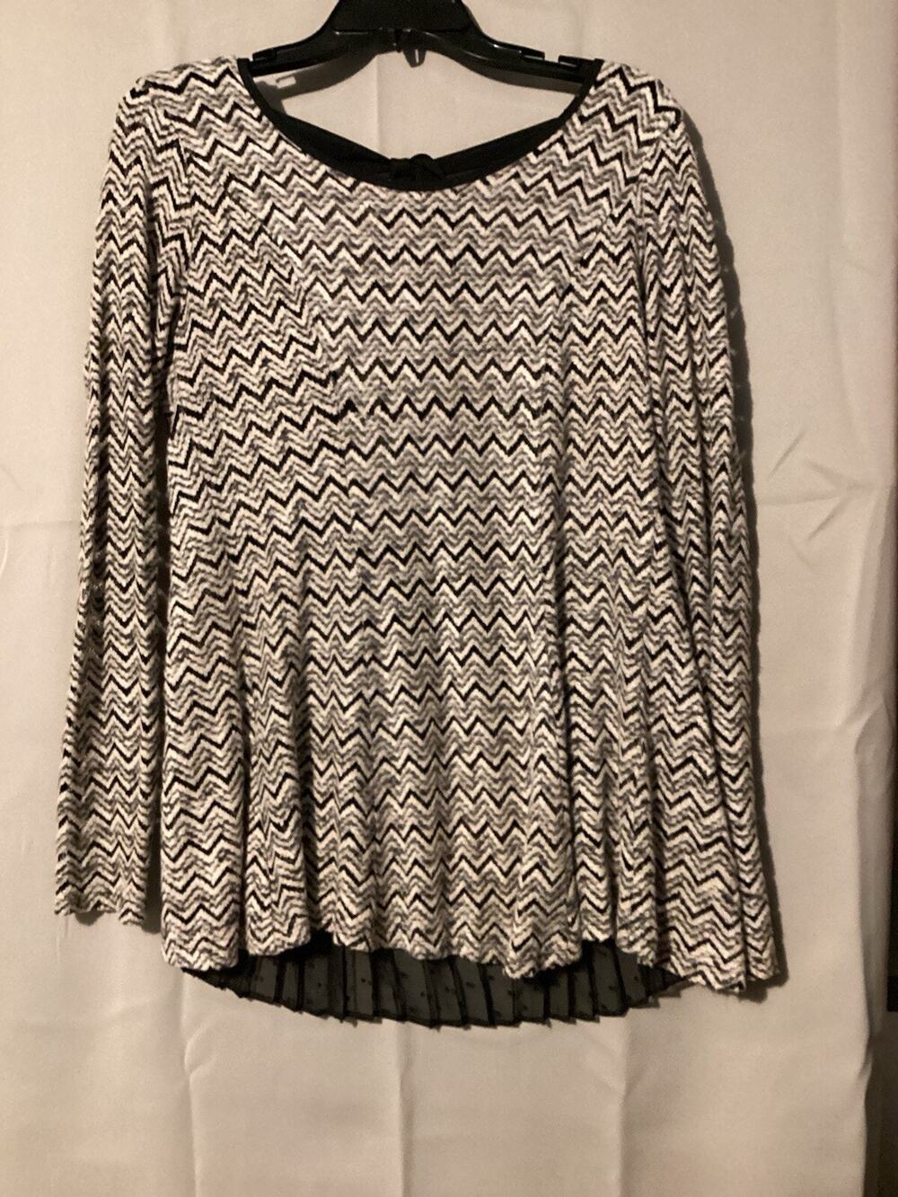 A ‘reve Anthropology Chevron Sweater With Sheer Black Tie Up Pleated Back SZ M